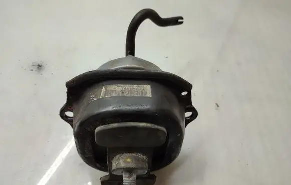 BMW X5 E70 Engine mount bracket 6795417