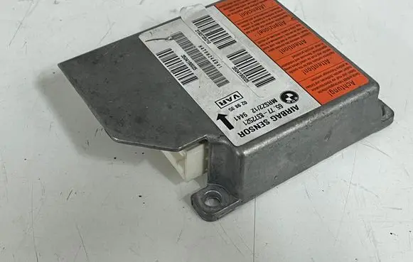 BMW 5 E39 Airbag control unit/module 8372521