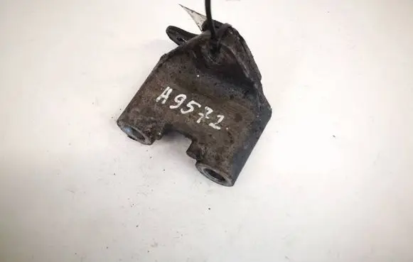 Mazda 6 Engine mounting bracket
