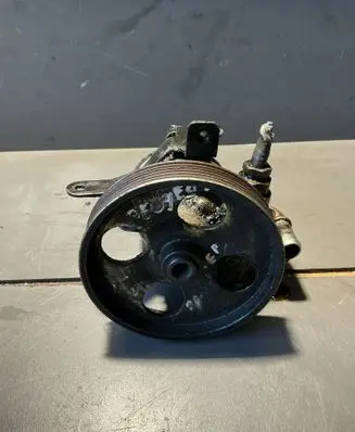 Peugeot 206 Power steering pump 9637000980