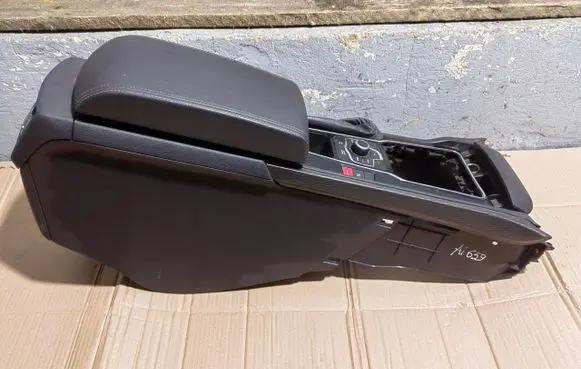 Peugeot 508 Center console 