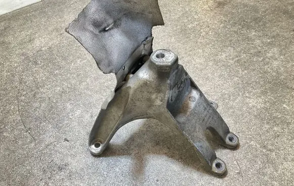 Audi A4 S4 B9 Engine mounting bracket 8W0199308A