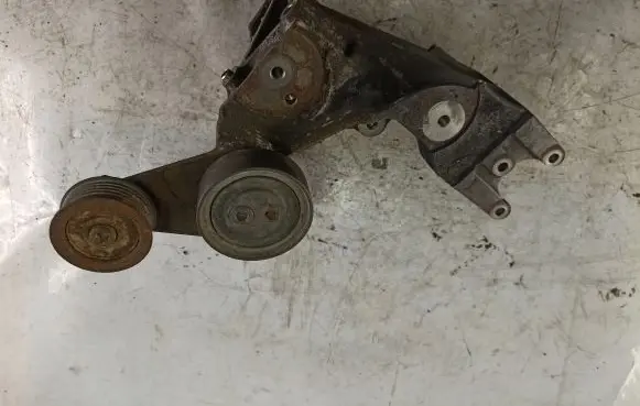Suzuki Grand Vitara I Generator/alternator bracket 
