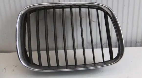 BMW 5 E39 Front grill 8159312