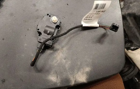 Porsche Cayenne (92A) Air flap motor/actuator 7P5971411