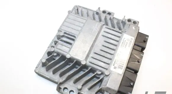 Renault Megane II Engine control unit/module S122326114 8200843713
