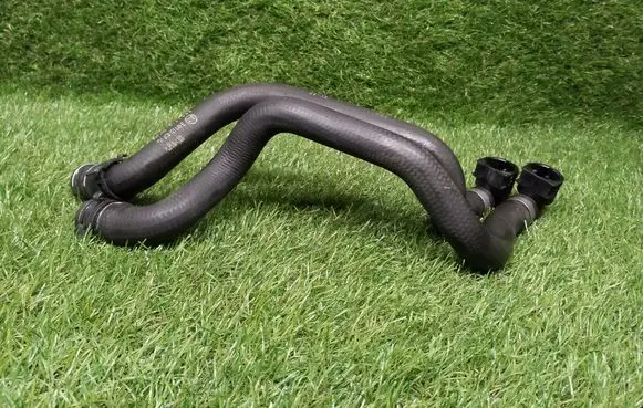 Coolant pipe/hose