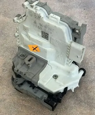 Audi A1 Rear door lock 8X0839016E