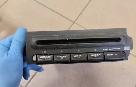 Chrysler Voyager CD/DVD changer P56038531AD
