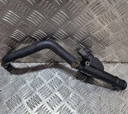Volkswagen Touran I Engine coolant pipe/hose 038121132G