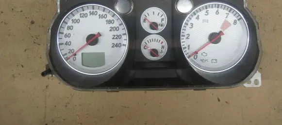 Mitsubishi Outlander Speedometer (instrument cluster) 8100A086