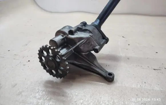 Mercedes-Benz Sprinter W901 W902 W903 W904 Oil pump 6061810801