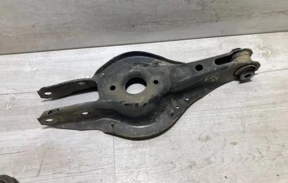 BMW 1 F20 F21 Rear control arm 6867540