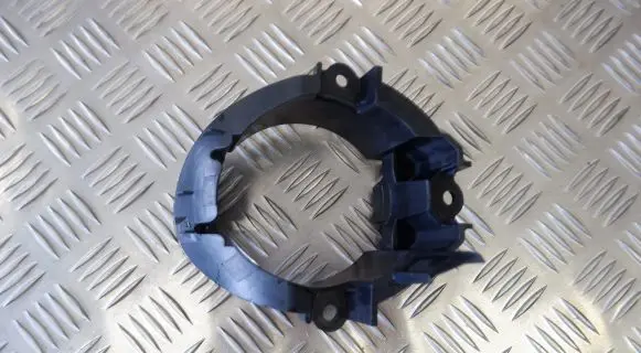 Toyota Avensis T270 Fog light bracket 5212705060