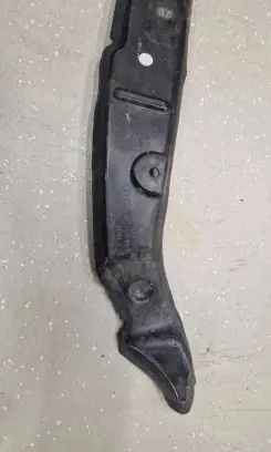 Audi Q7 4M Fender end trim 4M0821111