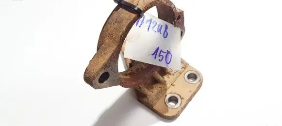 Toyota Avensis Verso Engine mounting bracket