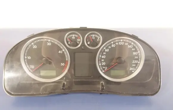 Volkswagen PASSAT B5.5 Speedometer (instrument cluster) 3B0920807A