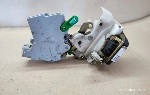 Nissan Terrano Rear door lock