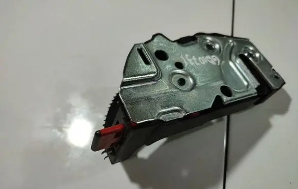 Volkswagen Golf V Seat back rest lock catch 1K0885682E 1K0.885.682.E