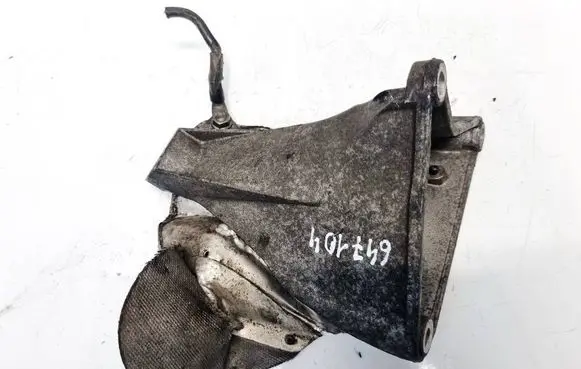 Volkswagen PASSAT B5.5 Engine mounting bracket 8D0199388