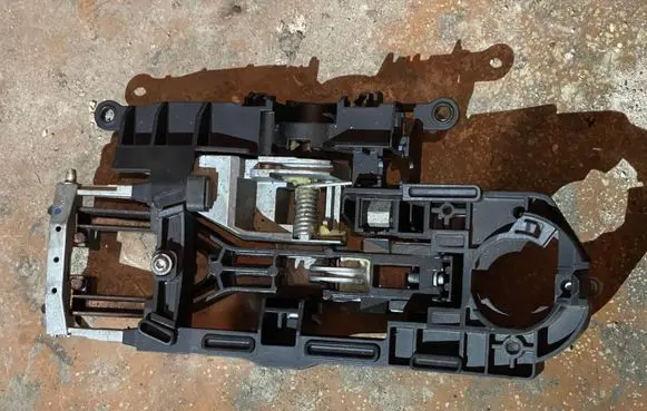 Rear door exterior handle/bracket