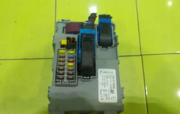 Ford Ka Fuse box set AM433RX