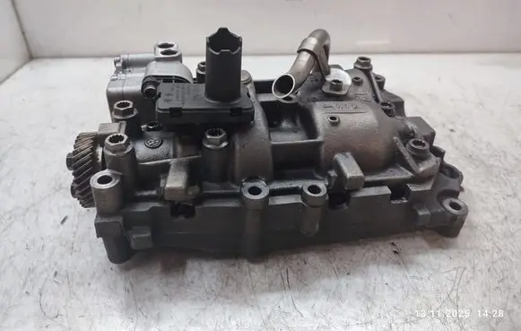 Volkswagen PASSAT B7 Oil pump balance shaft 03L103537