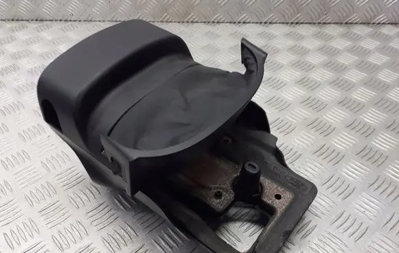 Ford Focus Steering wheel column trim