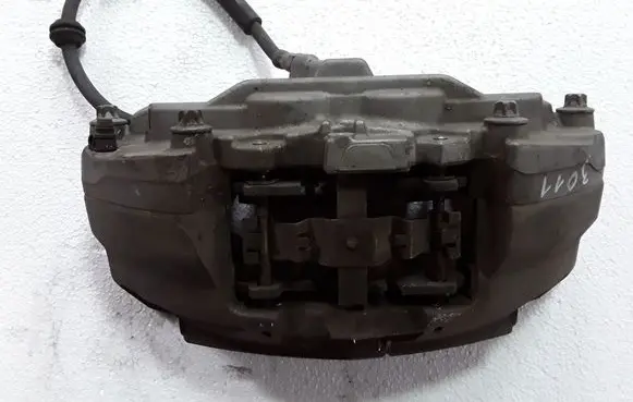 Mercedes-Benz C W205 Front brake caliper 16C20
