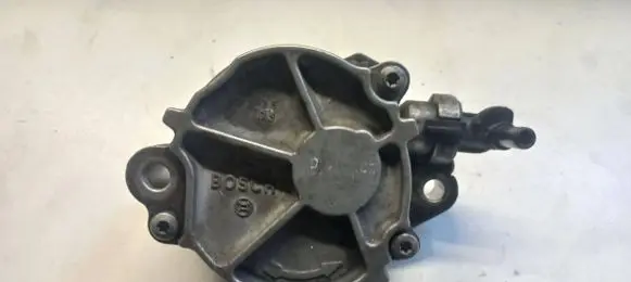 Ford Focus Vacuum pump D1562C2 19100