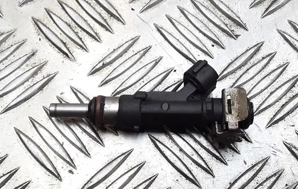 Audi A6 S6 C6 4F Fuel injector