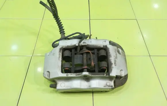 Porsche Cayenne (9PA) Front brake caliper 207673042
