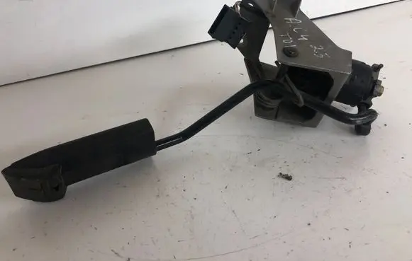 Audi A6 S6 C4 4A Accelerator throttle pedal 0205001001