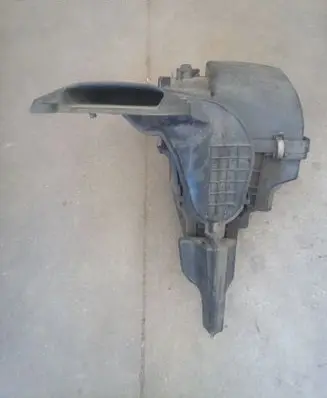 Mazda 3 II Air filter box