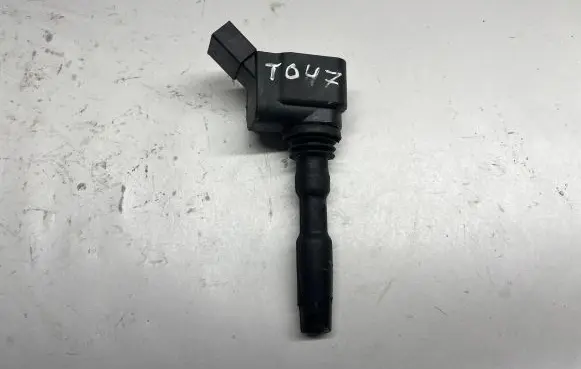 Volkswagen Jetta VII High voltage ignition coil 04E905110M