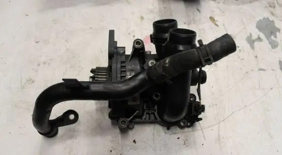 Volkswagen Golf VII Water pump 06H121026BA