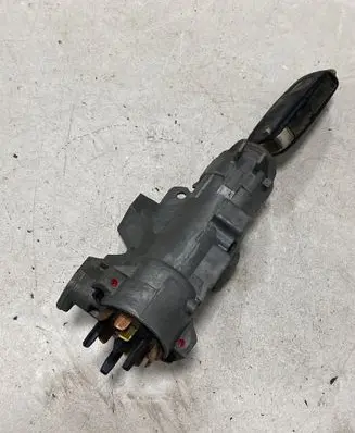 Volkswagen Polo IV 9N3 Ignition lock 4B0905851