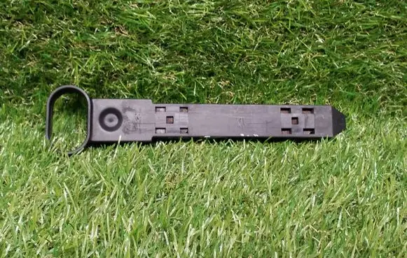 Headlight/headlamp mounting bracket
