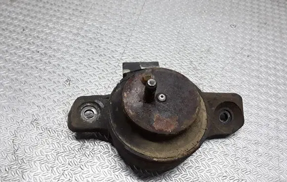 Subaru Legacy Engine mount bracket