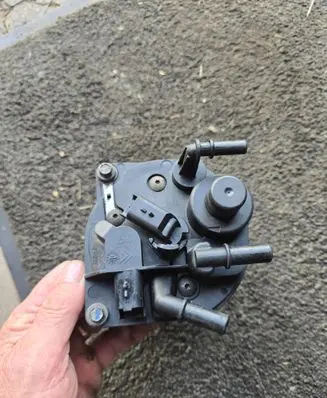 Peugeot 5008 Fuel filter housing 9672314980