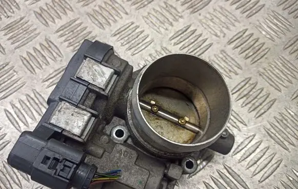 Volkswagen Touran I Throttle body valve 03C133062D