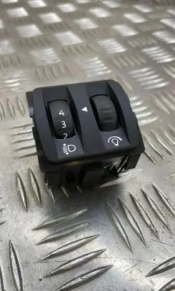 Renault Megane III Headlight level height control switch 251900567R 130730231