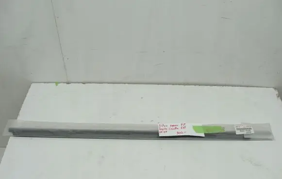 Toyota Corolla E120 E130 Front door trim (molding) 7571012742