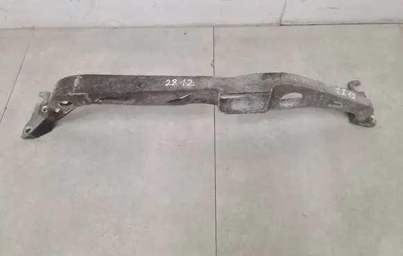 Engine mounting bracket
