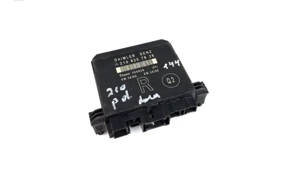 Mercedes-Benz E W210 Door control unit/module 2108207626