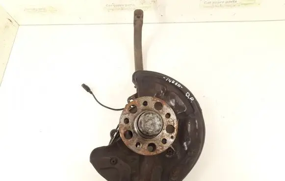 Mercedes-Benz CLS C219 Front wheel hub 2113302120 2113303820