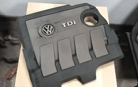 Volkswagen Polo V 6R Engine cover (trim) 03L103925B