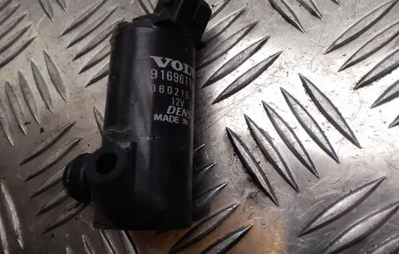 Volvo V70 Windscreen/windshield washer pump 9169611