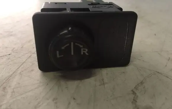 Nissan Primera Wing mirror switch