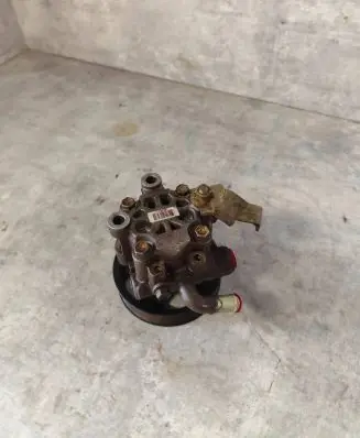 Toyota Corolla Verso AR10 Power steering pump 32100